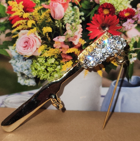 #2059, OTC SIGNED BROOCH, HPHT SYNTHETIC DIAMONDS, GOLD PLATED, 3"IN - Picture 6 of 7